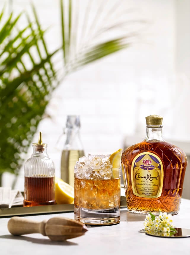 Crown Royal Fine Deluxe
                        Blended Canadian Whisky